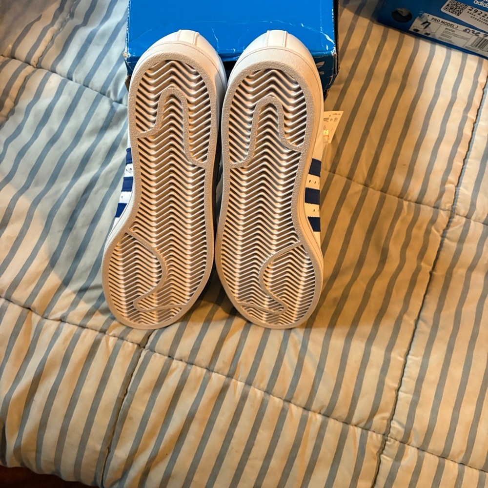 Adidas Pro Model White with Blue Stripes - Picture 8 of 9